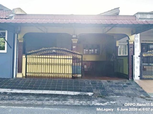Terraced House for sale in Malaka