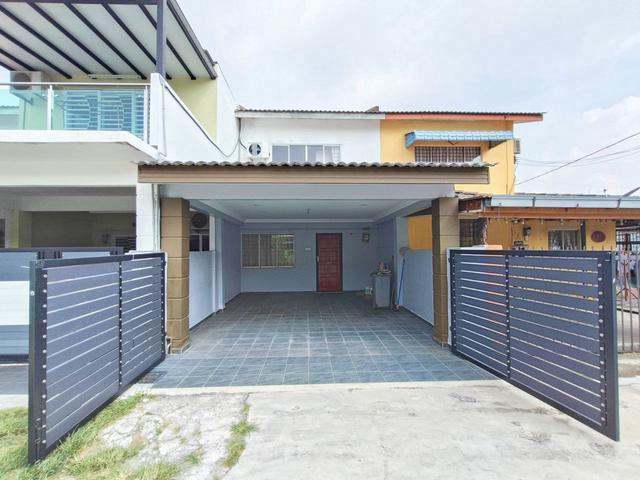 Terraced House for sale in Malaka