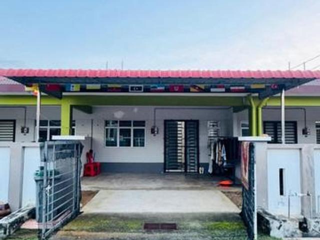 Terraced House for sale in Malaka