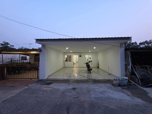 Terraced House for sale in Malaka