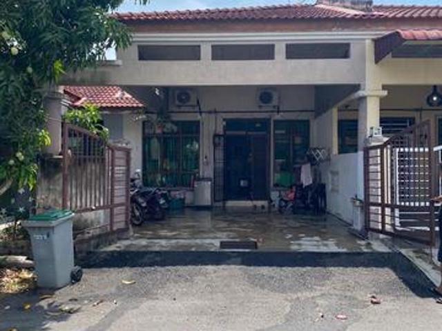 House for sale in Malaka