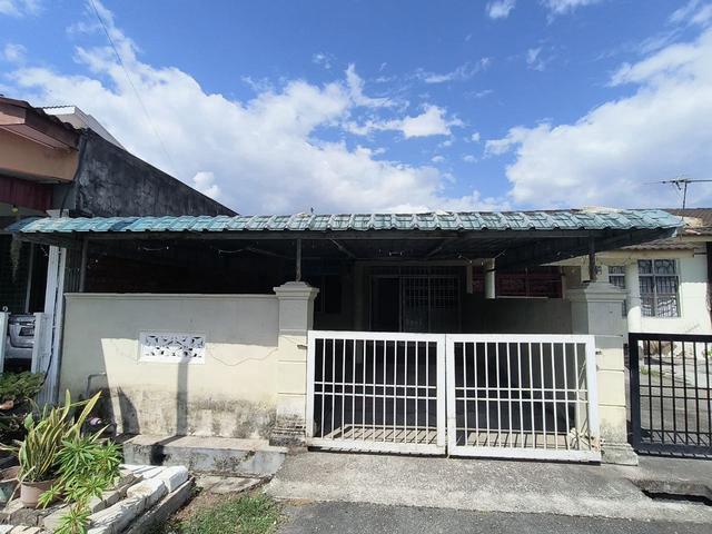 Terraced House for sale in Malaka