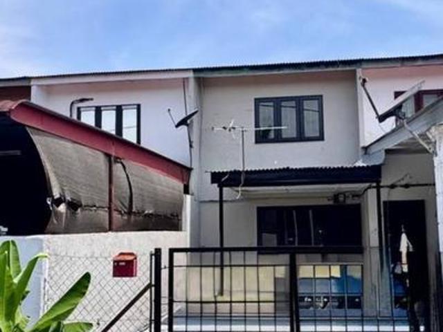 Terraced House for sale in Malaka