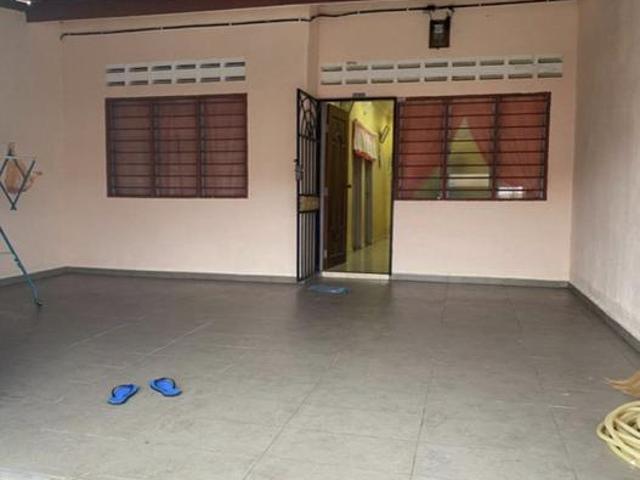 Terraced House for sale in Malaka