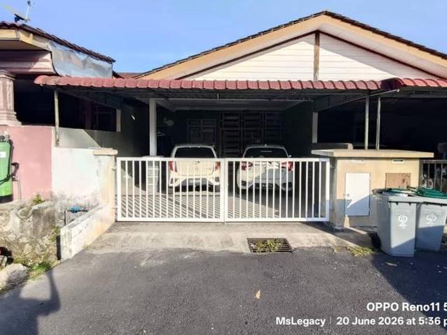 Terraced House for sale in Malaka