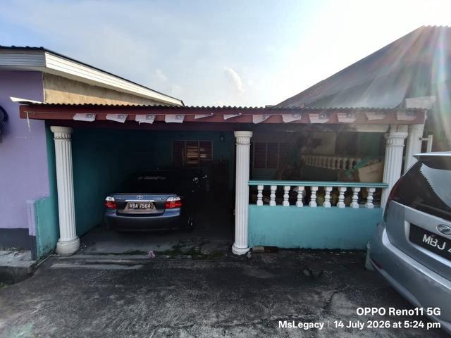 Terraced House for sale in Malaka