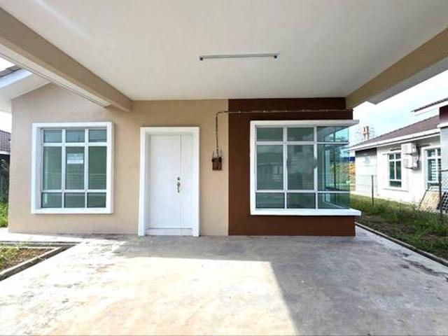 Bungalow for sale in Malaka