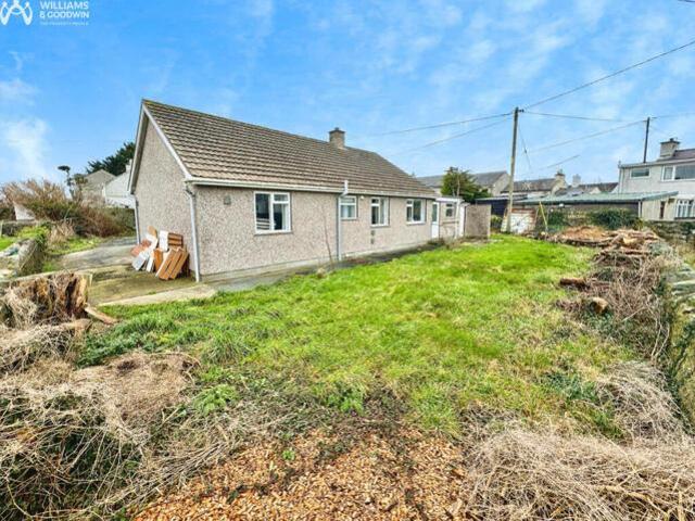 Bungalow for sale in Llanfachraeth