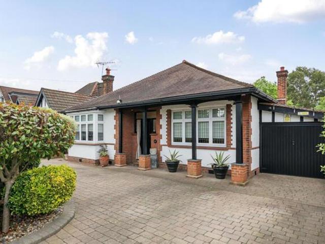 Bungalow for sale in Whetstone, Greater London