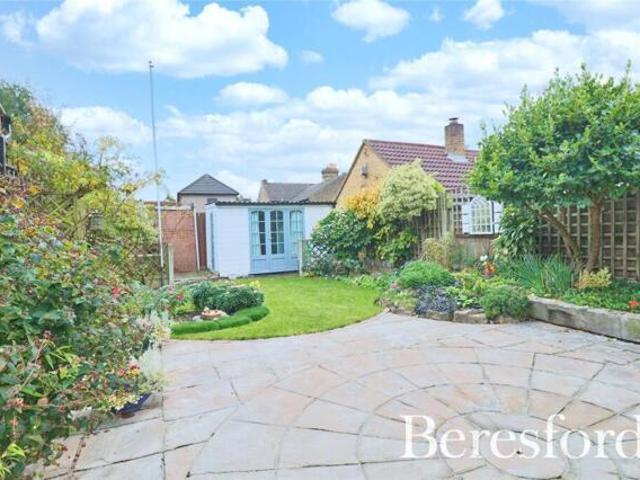 Bungalow for sale in Gidea Park, Greater London