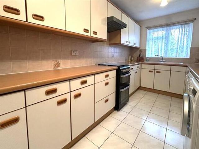 Bungalow for sale in Heol-las, Surrey