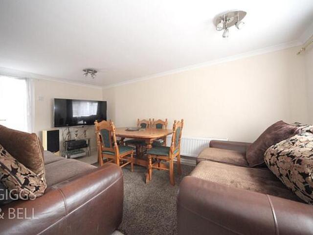 Bungalow for sale in Luton, Lewsey Farm