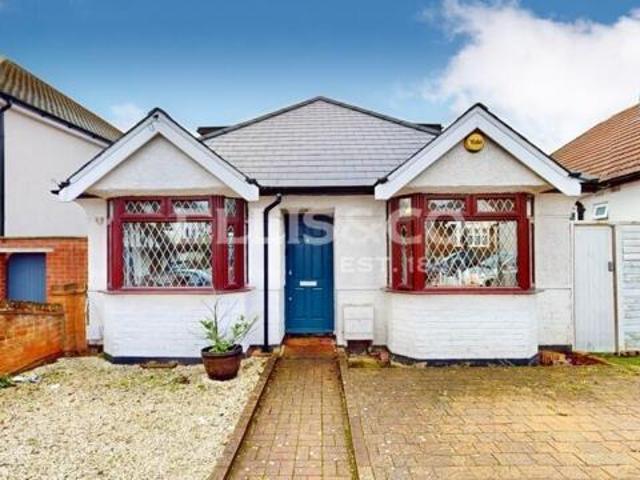 Bungalow for sale in London Borough of Ealing, Greenford