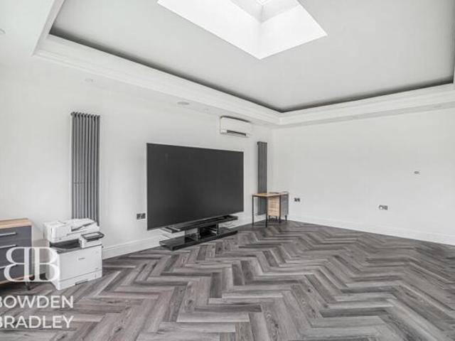 Bungalow for sale in Seven Kings, Greater London