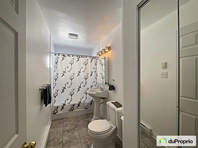 Bungalow for sale in Laval-des-rapides