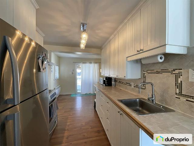 Bungalow for sale in Pointe-calumet