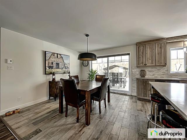 Bungalow for sale in Valcourt