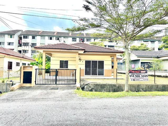 Bungalow for sale in Petaling, Subang Jaya