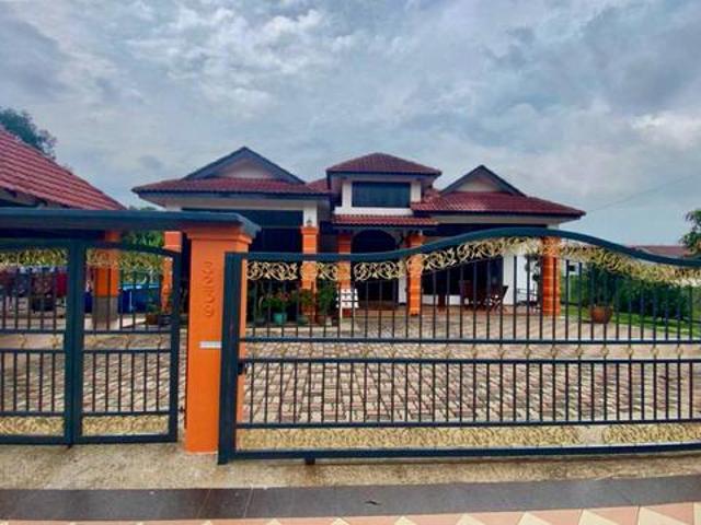 Bungalow for sale in Malaka