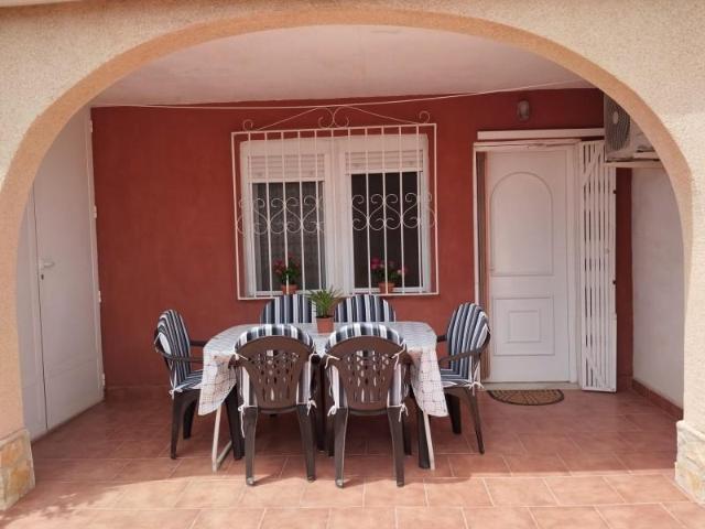 Bungalow en alquiler en Torrevieja, Torre Almendros