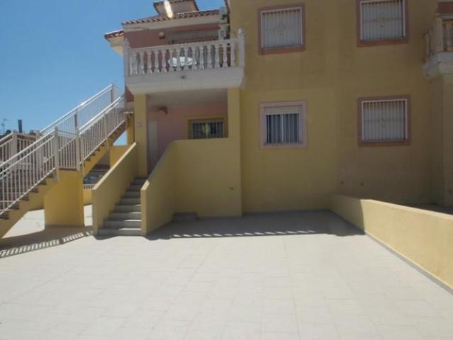 Bungalow en alquiler en Villamartin, Alicante