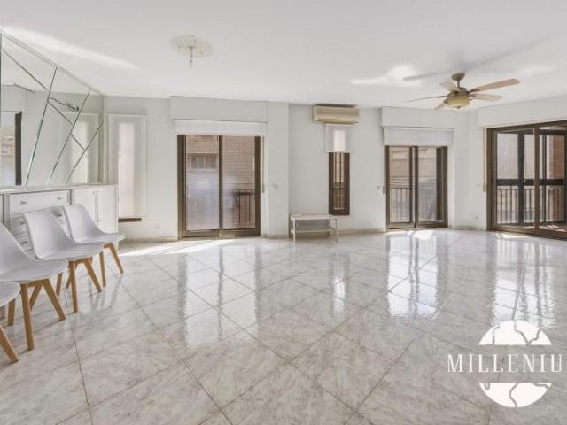Bungalow en venta en San Fernando De Henares, Madrid