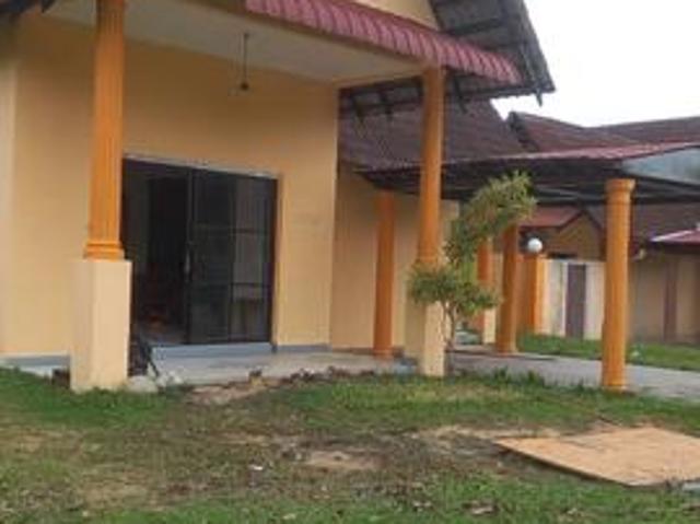 Bungalow for sale in Malaka