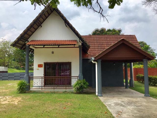 Bungalow for sale in Malaka