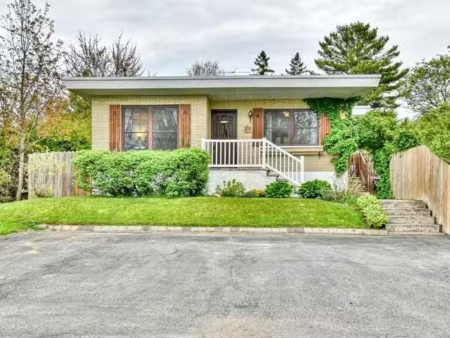 House for sale in Sainte-marthe-sur-le-lac, Quebec