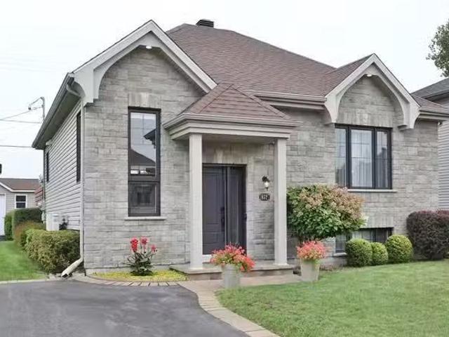 House for sale in Saint-jean-sur-richelieu, Quebec