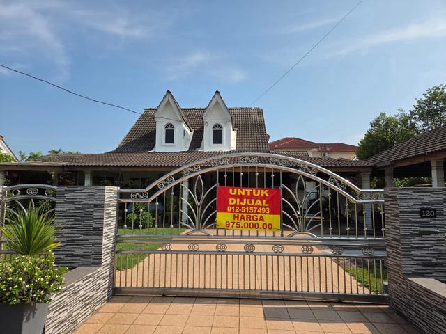 Bungalow for sale in Perak
