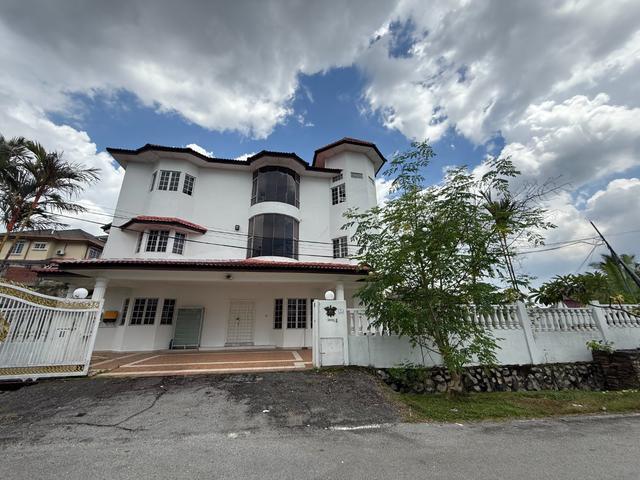 Bungalow for sale in Selayang, Selangor