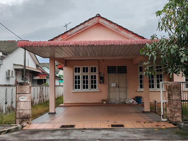Bungalow for sale in Wellesley, Penang