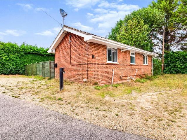 Bungalow for rent in Tidmarsh, West Berkshire