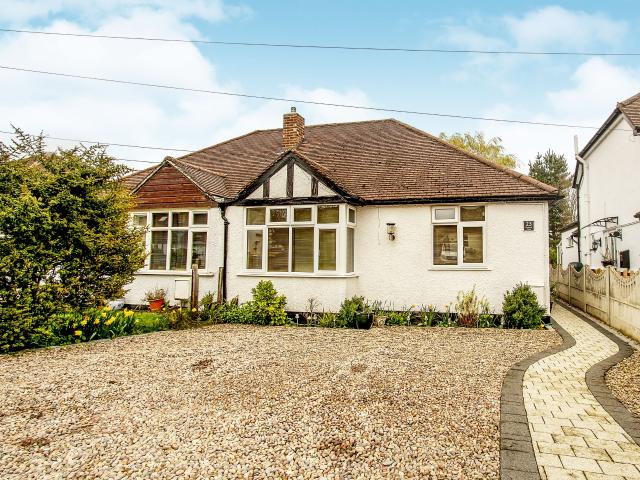 House for rent in Pachesham Park, Surrey