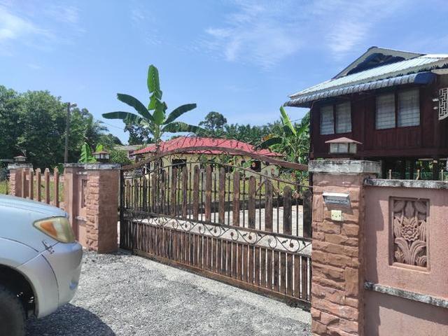 Bungalow for rent in Gajah