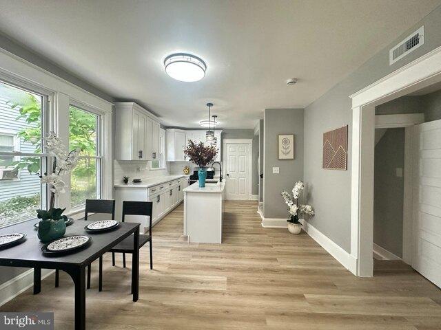 House for sale in Mount Rainier