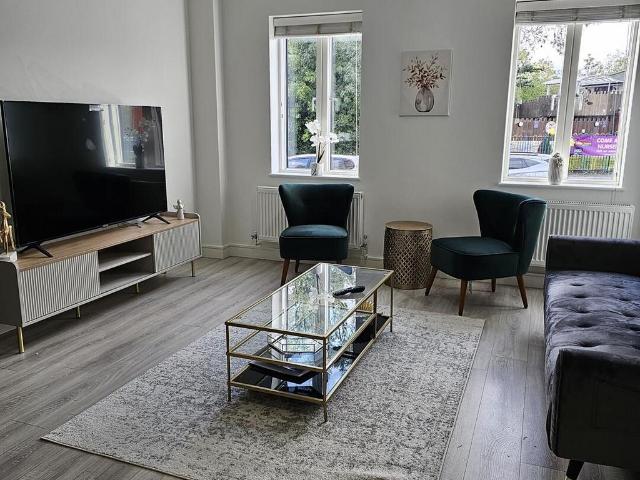 Apartment for rent in Mill Hill, Greater London