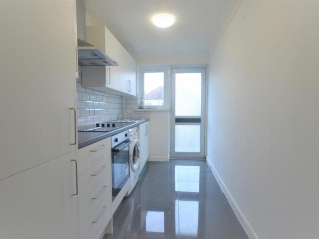 Apartment for rent in Newbury Park, Greater London