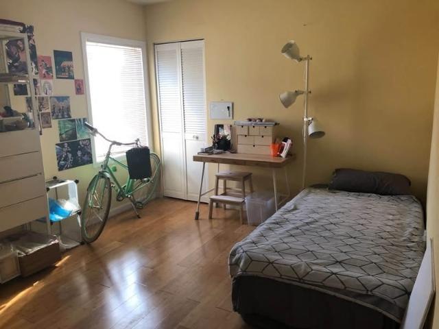 Room for rent in Burbank, California