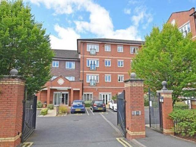 House for sale in Bromsgrove, Worcestershire