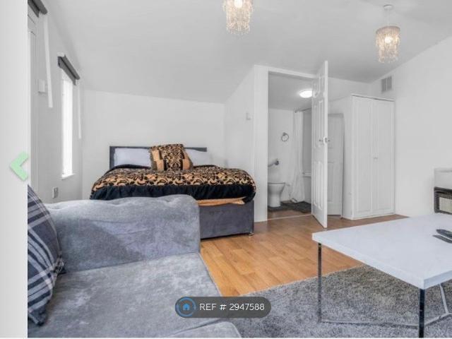 Studio for rent in Burdiehouse, Scotland