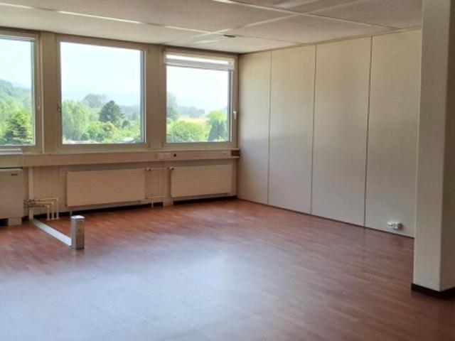 Büro mieten in La Tène