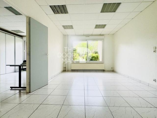 Bureau vente à Laval