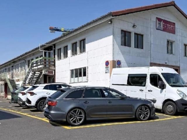 Büro mieten in Chavannes-de-Bogis, Waadt