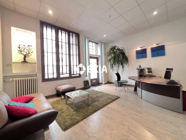 Bureau vente à Orléans