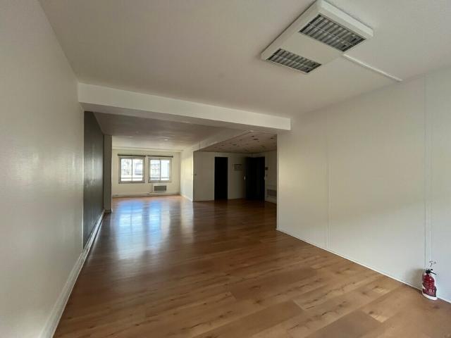 Bureau vente à Nantes