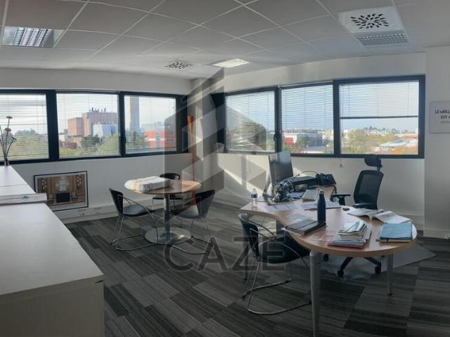 Bureau vente à Artigues-près-bordeaux, La Marègue