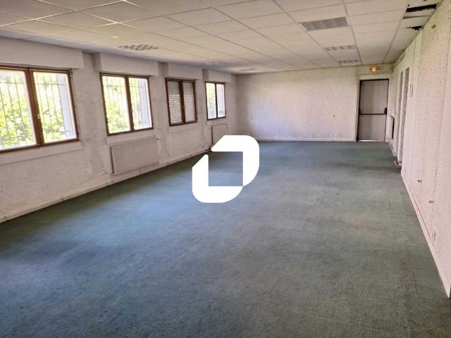 Bureau vente à Floirac, La Souys