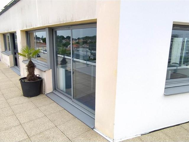 Bureau vente à Nantes